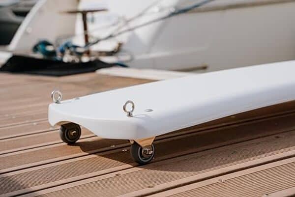 Découvrez notre test complet de la passerelle pliable Poseidon Seamarkt : robustesse, légèreté et qualité de construction pour les amateurs de navigation.