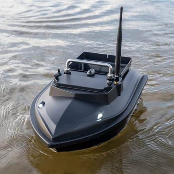 Découvrez notre test complet du bateau à appâts CTLNEON 500M : portée 500M, autonomie, fonctionnalités et performances pour la pêche en eau douce et salée.