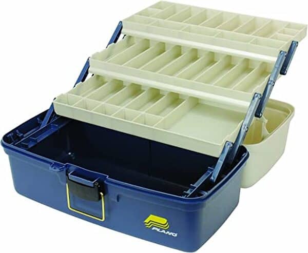 Découvrez notre test complet de la boîte à trois plateaux XL de Plano : un organiseur polyvalent idéal pour ranger vos affaires avec style et praticité.
